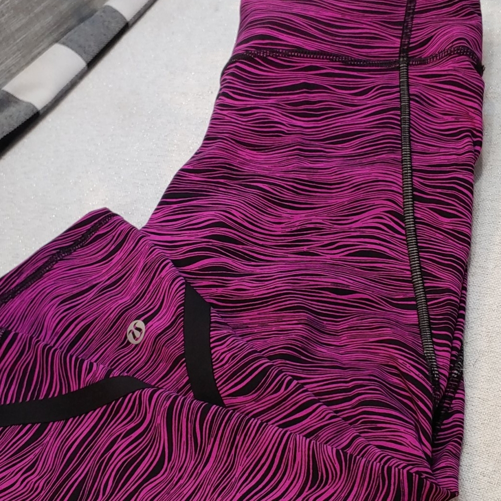 Lululemon Crop Leggings Size 4 - Picture 3 of 4